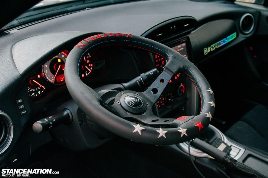 Панель приборов Scion FR-S by SpeedElement 2014 года  (фото 9 из 17)